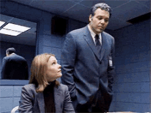 gorenlookingsideways-ani.gif