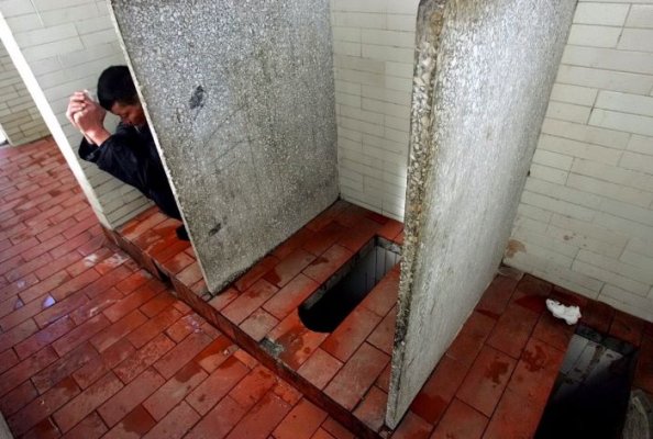 squattoiletsinchina01.jpg
