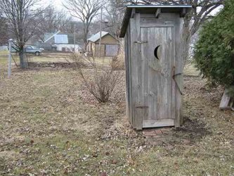 outhouse01.jpg
