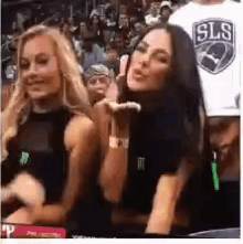 F4112107-9958-4BB3-B3B4-F52D108B2A65.gif