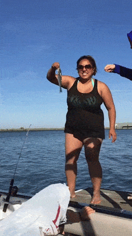 galfallingoffboatwithfish.gif