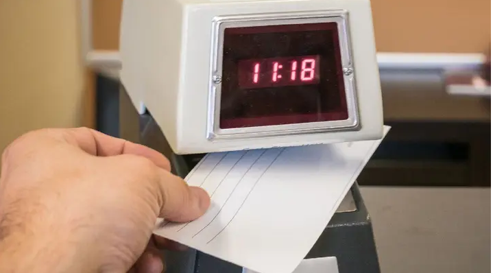 Screenshot 2022-11-25 at 14-50-41 Maryland worker's viral video pokes fun at punch clocks stil...png